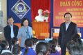 Trưởng Ban Dân vận Trung ương Trương Thị Mai thăm, tặng quà học sinh nghèo huyện Tu Mơ Rông